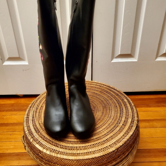 Black leather embroidered walking boots - Picture 6 of 7